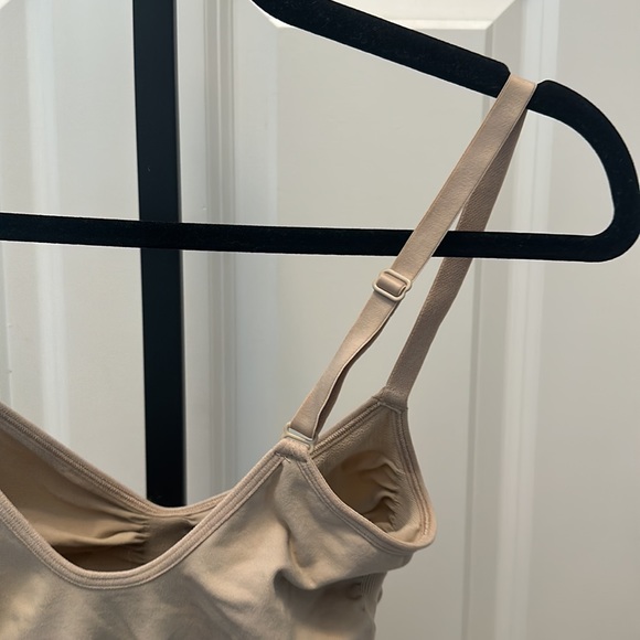 SKIMS SEAMLESS SCULPT BRIEF BODYSUIT in Clay NEW - Picture 10 of 15